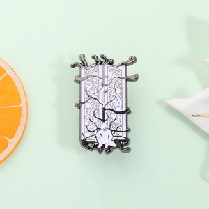 Spilla in metallo smaltato ispirata all'anime Fullmetal Alchemist, accessorio distintivo in metallo ispirato ai cartoni animati giapponesi - Product Image 3