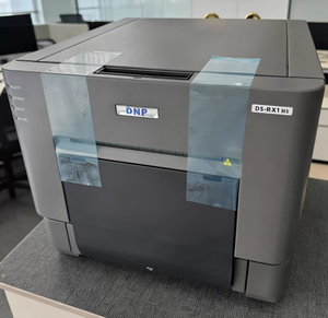 Nouveauté 2026 : Housse et support d'imprimante DNP RX1HS avec plateau photo intégré pour borne photo - Product Image 1