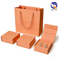 Caja de Joyería Magnética Exquisita con Logotipo en Relieve Personalizado y Superficie Suave al Tacto para Regalos Festivos
