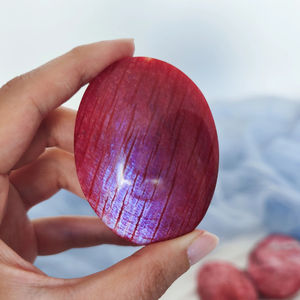 Vente en gros de cristaux de guérison de haute qualité, artisanat en pierre de lune rouge, pierre de paume/cœur/plaque pour la décoration de la maison et l'équilibrage énergétique - Product Image 3