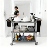 Chariot de nettoyage OEM 2026 noir personnalisé pour hôtel, avec roulettes verrouillables en PP+Aluminium, capacité de 150 lb