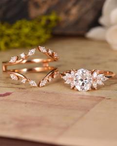 Bague en or avec diamant de laboratoire taille ovale de qualité supérieure, élégante pour mariage ou fiançailles, disponible en or jaune, blanc ou rose - Product Image 1