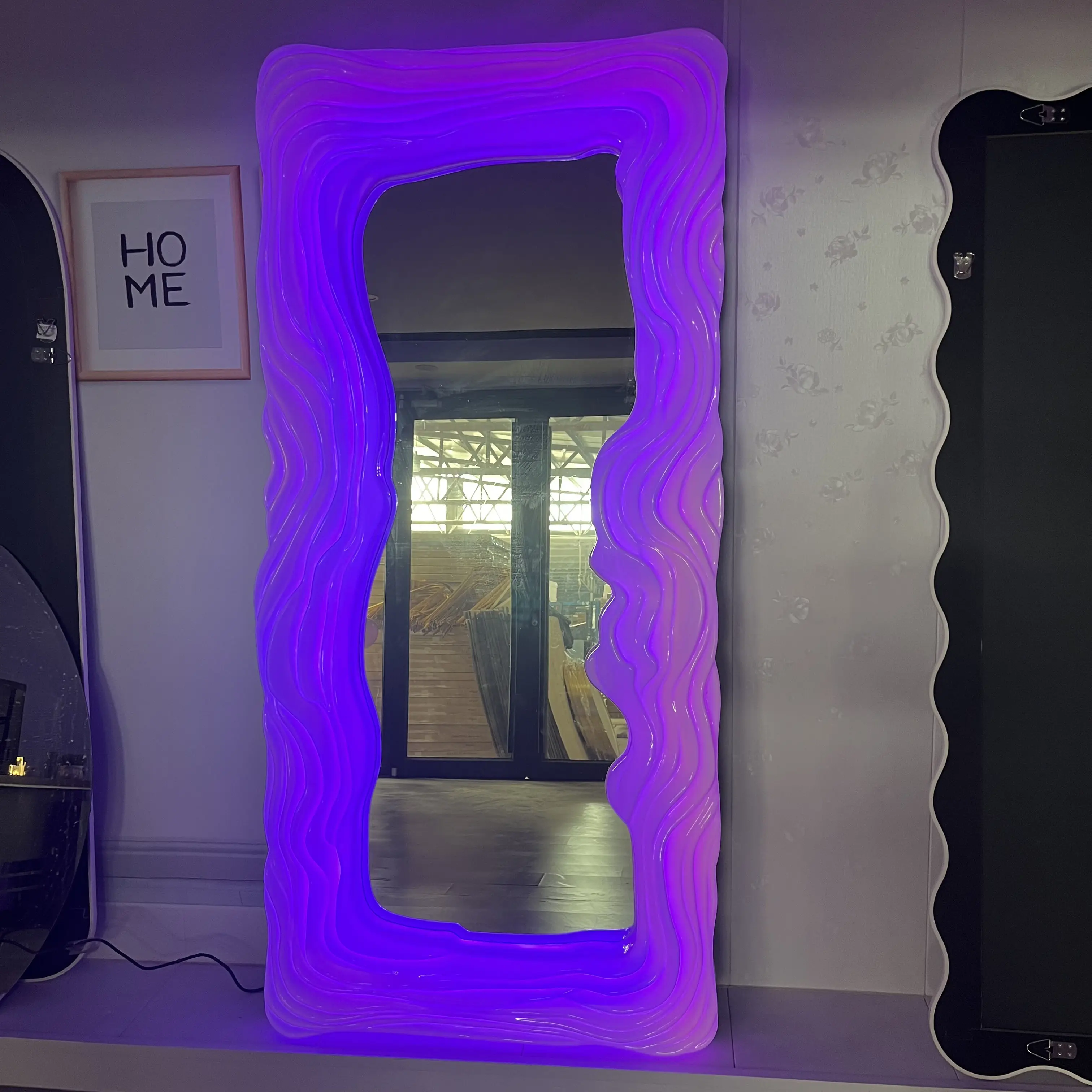 Светодиодное интеллектуальное Напольное Зеркало для всего тела волнистое асимметричное гардеробное зеркало Настенное подвесное зеркало неправильной формы со светодиодными лампами RGB