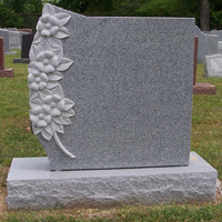 Stèle funéraire verticale en granit gris, design simple, lettrage personnalisé, pierre tombale pour cimetière