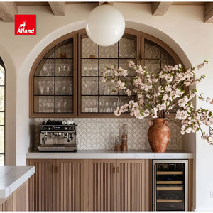 خزانة بار نبيذ خشبية صلبة مقوسة مخصصة من Alland بتصميم مضلع مع أرفف زجاجية، أثاث بار منزلي فاخر للمطبخ - Product Image 2