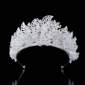 Diadème <span class=keywords><strong>de</strong></span> mariée en cristal <span class=keywords><strong>de</strong></span> luxe avec zircone et perle pour mariage, pièce <span class=keywords><strong>de</strong></span> cheveux haut <span class=keywords><strong>de</strong></span> gamme européenne américaine transfrontalière - Product Image 2
