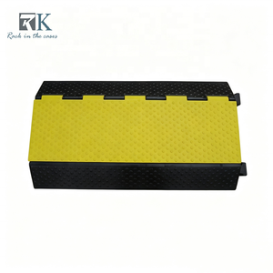 Protector de Cables de Goma, Rampa para Cables Amarilla y Negra, Rampa Portátil para Cables, Rampa Protectora de Cables Resistente para Exteriores - Product Image 1