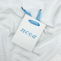 Sacs en papier de luxe pour boutique, avec logo de marque imprimé, sacs cadeaux en papier blanc personnalisés avec poignées en ruban