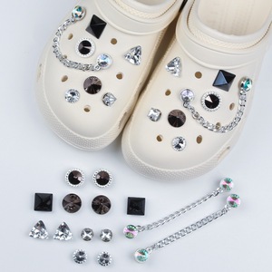 Breloques de chaussures punk en métal argenté pour Crocs, décorations de bijoux scintillants en diamant pour femmes et filles, accessoires pour sabots et sandales - Product Image 5