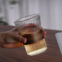 Gobelet de luxe en verre borosilicate texturé de 14 oz avec manchon en bois naturel pour eau, café glacé, thé et cocktails