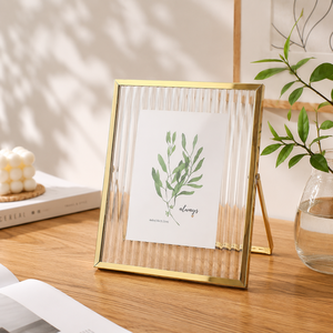 Cadres <span class=keywords><strong>photo</strong></span> modernes <span class=keywords><strong>et</strong></span> concis en métal doré, cadres <span class=keywords><strong>photo</strong></span> artistiques avec couvercle en <span class=keywords><strong>verre</strong></span> pour une utilisation décorative - Product Image 2