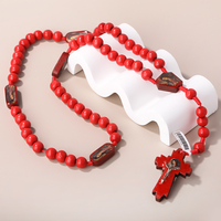 Chapelet en bois rouge avec croix religieuse et médaillon de saint, collier chapelet catholique en bois, pendentif croix