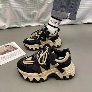 Scarpe sportive <span class=keywords><strong>nere</strong></span> con suola spessa da <span class=keywords><strong>donna</strong></span> con lacci Casual da <span class=keywords><strong>donna</strong></span> di nuovo arrivo estivo all'ingrosso - Product Image 4
