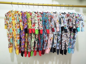 Pigiami Coordinati per Famiglia in Morbida Viscosa di Bambù, Set con Stampa Teschio di Halloween per Uomini, Donne e Bambini, con <span class=keywords><strong>Camicia</strong></span> Abbottonata - Product Image 4