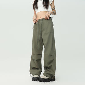 Pantalon cargo parachute décontracté unisexe en toile coupe droite fuselée à chevilles, avec taille à cordon et détail plissé, coupe streetwear, coupe-vent - Product Image 1