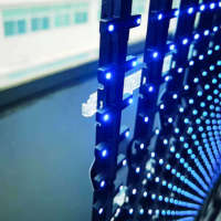Écran LED transparent à haute luminosité Fenêtre en verre transparent LED Mur vidéo transparent Panneau flexible Écran LED.