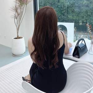 Vestido ajustado Runqi N8510 negro con cuello en V, tirantes finos y abertura para mujer, ropa de noche, tela satinada, color sólido. - Product Image 2