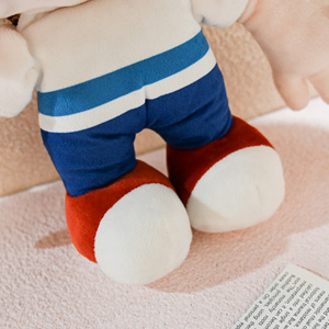 Sac à dos en peluche personnalisé avec personnage de dessin animé, caractéristiques faciales brodées, tissu à poils courts, pour usage quotidien, destiné aux importateurs de jouets, OEM ODM - Product Image 3