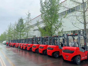 Goedkope Fabriek Japan Motor Interne Verbranding Tweede Hand Truck 2 Ton Diesel Vorkheftruck Gebruikte Diesel Heftruck Prijs Te Koop - Product Image 4