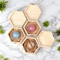 cristal de guérison naturel en vrac Globe de sphère de boule de cristal coloré mélangé avec boîte-cadeau en bois hexagonale