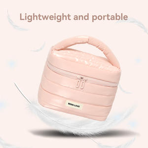 Sac cosmétique de voyage de grande capacité OEM sac essentiel en polyester écologique avec fermeture à glissière housse de rangement à la mode - Product Image 4