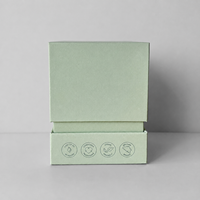 Caja de Cartón Rígido Verde Claro Mate Personalizada con Impresión de Texto Minimalista para Empaque de Fragancias