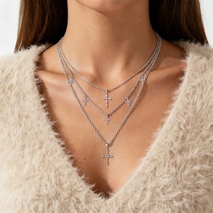 Collier pendentif croix en argent sterling 925 plaqué or géométrique chrétien de luxe Xi Qing Fine Jewelry avec zircon cubique pour femmes - Product Image 3