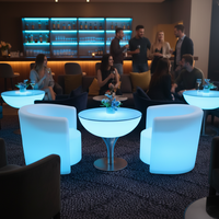 Table de bar ronde en verre lumineux avec design surélevé, table basse de balcon extérieure colorée et combinaison de chaises