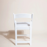 Chaises pliantes portables robustes en résine plastique blanches avec coussin en cuir pour la salle à manger, le camping et l'extérieur