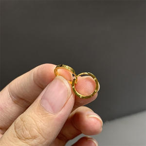 Lerca - Aretes de Aro Pequeños de <span class=keywords><strong>Oro</strong></span> Real de 18k al por Mayor, <span class=keywords><strong>Aros</strong></span> Finos de 6mm, 8mm y 10mm, Aretes de Aro Pequeños de <span class=keywords><strong>Oro</strong></span> Sólido de 18k - Product Image 2