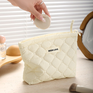 Been Love Makeup Bag Quilted Portable Cosmetic Storage Travel Size - Product Image 1