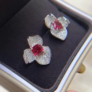 Orecchini a Perno con Fiore per Donne, Accessorio Semplice per l'Uso Quotidiano Autunno-Inverno, Gioiello di Moda per Outfit - Product Image 2