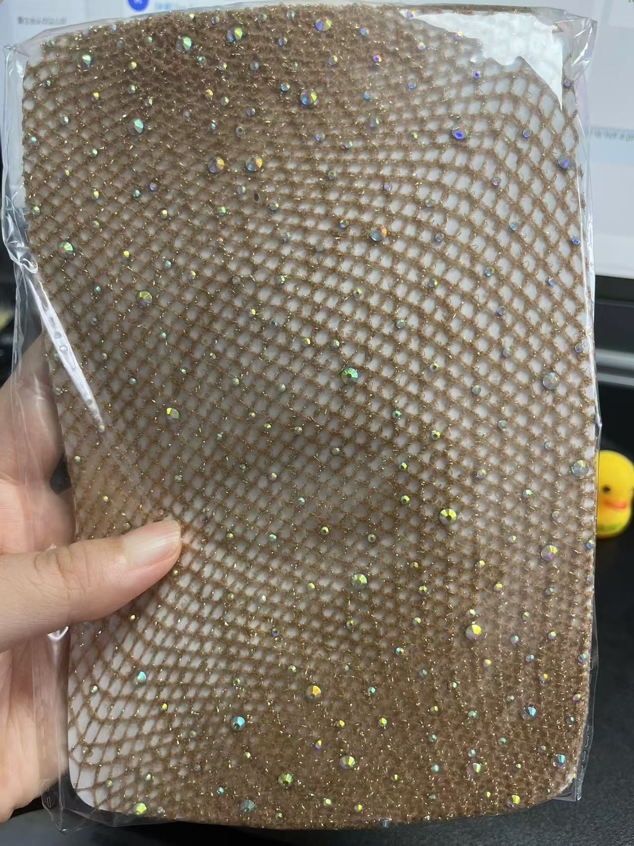 Paillettes en V avec strass