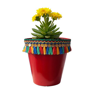 Maceta Decorativa Étnica de Plástico con Borlas Rojas NF Lauren, Maceta de Escritorio Pintada a Mano con Diseño Boho - Product Image 1