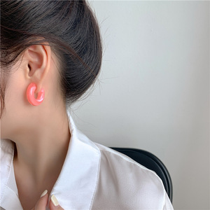 Boucles d'oreilles en résine en forme de C couleur bonbon transparente coréenne S925 aiguille en argent délicate autres boucles d'oreilles de mode pour les filles - Product Image 3