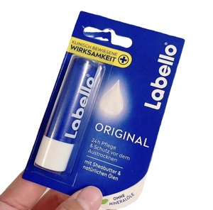 Labello Cherry Original bálsamo labial en un paquete de 6 (6X4,8G), bálsamo labial para labios naturalmente hermosos, bálsamo labial - Product Image 6