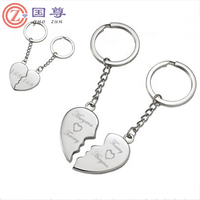Porte-clés de couple élégant et adorable en forme de cœur, porte-clés d'amour, porte-clés en acier en forme de cœur avec pendentif en forme de cœur