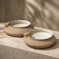 Bol décoratif en céramique motif oiseau, beige sable texturé, avec intérieur émaillé blanc, pour centre de table