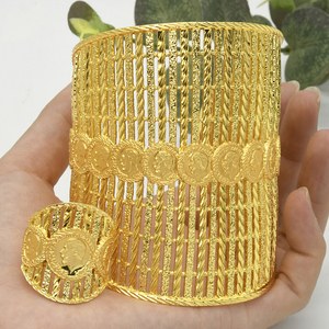 طقم مجوهرات فاخر نسائي ذهبي عريض: أساور وخواتم هندية مخصصة للبيع بالجملة، مجوهرات راقية للمناسبات وعروض الزواج - Product Image 4