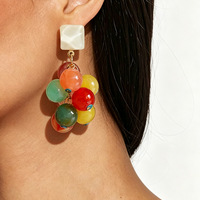 Boucles d'oreilles pendantes pour femmes, style rétro, géométriques, en forme de cube, en perles, en résine acrylique et en lucite, audacieuses, uniques, colorées, motif raisin, élégantes et de niche
