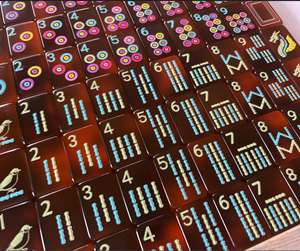 Ensemble de Mahjong Américain de Luxe en Acrylique Sculpté à la Main, Écologique et Durable, Motif Tortue Ambrée, 160 Tuiles, Idéal pour Cadeau de Fêtes - Product Image 4