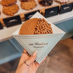 กล่องกระดาษครีปพิมพ์โลโก้ตามสั่ง ราคาส่งถูก ย่อยสลายได้ สำหรับใส่ขนมวาฟเฟิลรูปสามเหลี่ยม - Product Image 4