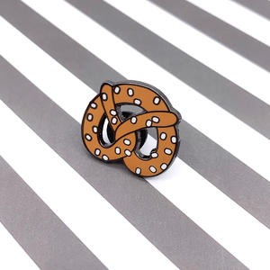 Großhandels-Personalisierter Reversnadel-Anstecker mit Lebensmittelmotiv, Metall-Souvenir Salzig Gesalzener Brezel-Emaille-<span class=keywords><strong>Pin</strong></span> - Product Image 3