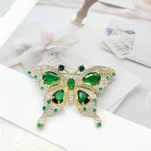 5.7cm Golden Crystal Butterfly Broche Esmeralda Rhinestone Mulheres Meninas Corsage Badges Garment Jóias Ornamentos Presentes de Casamento - Product Image 1