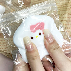 Adorable jouet anti-stress en silicone en forme d'étoile avec visage de chat, à presser, pour le divertissement et les blagues - Product Image 3