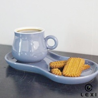 LEXI Ensemble Tasse et Soucoupe en Céramique Bleue 220ml, Durable, avec Plateau à Biscuits, Mug Moderne en Porcelaine pour la Maison et le Bureau
