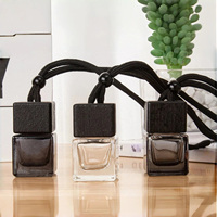 Bouteille en verre noir dégradé classique de 8 ml avec bouchon en bois, diffuseur de parfum d'ambiance carré vide à suspendre pour voiture, avec bouchon à vis pour huiles essentielles