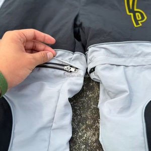 Ensemble coupe-vent personnalisé : Survêtement de jogging avec vestes zippées en nylon et pantalons amples en nylon détachables – Léger et résistant au vent - Product Image 4