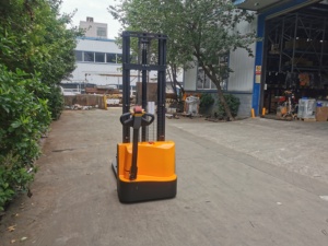 Apilador eléctrico completo de 1 tonelada Carretillas elevadoras de carga automática Capacidades <span class=keywords><strong>Motor</strong></span> de CC de bajo costo Transpaleta de los fabricantes - Product Image 5