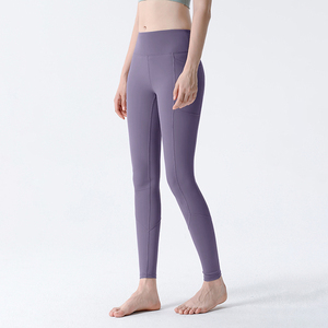 Ropa de Yoga deportiva transpirable cómoda para mujer, conjunto de ropa de Yoga elástica con patrón de Color sólido personalizado - Product Image 3